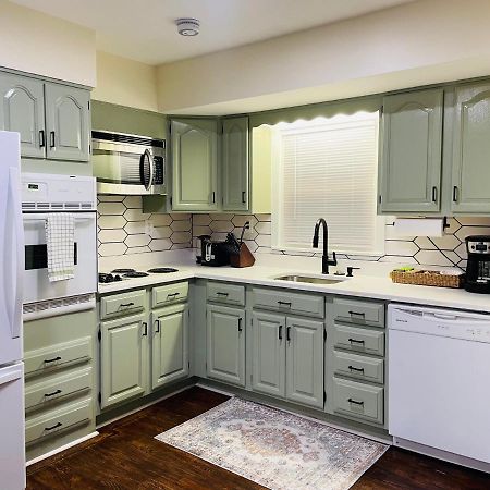 Newly Renovated Charming Home With Parking Fort Washington Exteriér fotografie