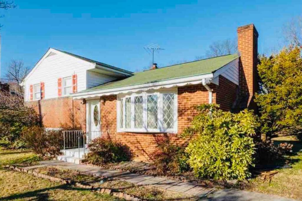 Newly Renovated Charming Home With Parking Fort Washington Exteriér fotografie